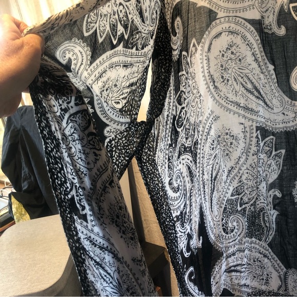Roffe swim cover up black and white paisley graphic viscose one size side slit - Picture 4 of 7